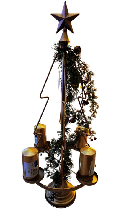 Metalowy świecznik bożonarodzeniowy